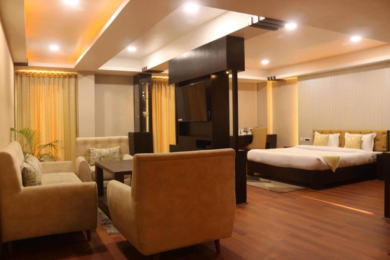 Hotel The Kalyaniz Ґувахаті Екстер'єр фото