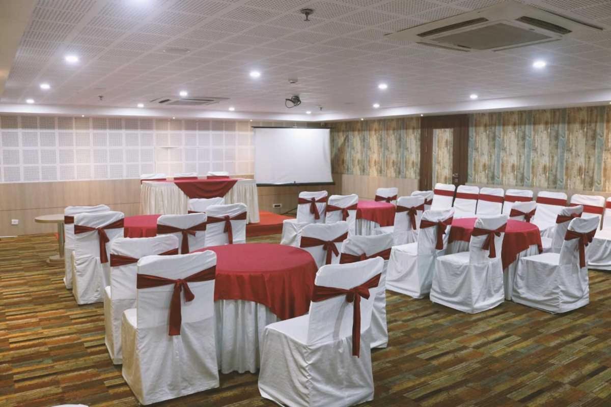 Hotel The Kalyaniz Ґувахаті Екстер'єр фото