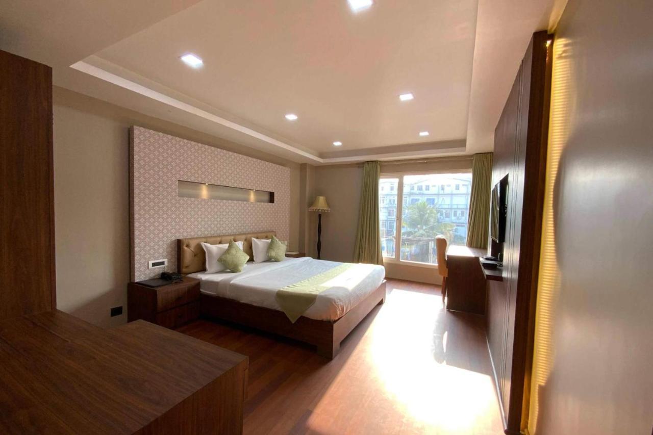 Hotel The Kalyaniz Ґувахаті Екстер'єр фото
