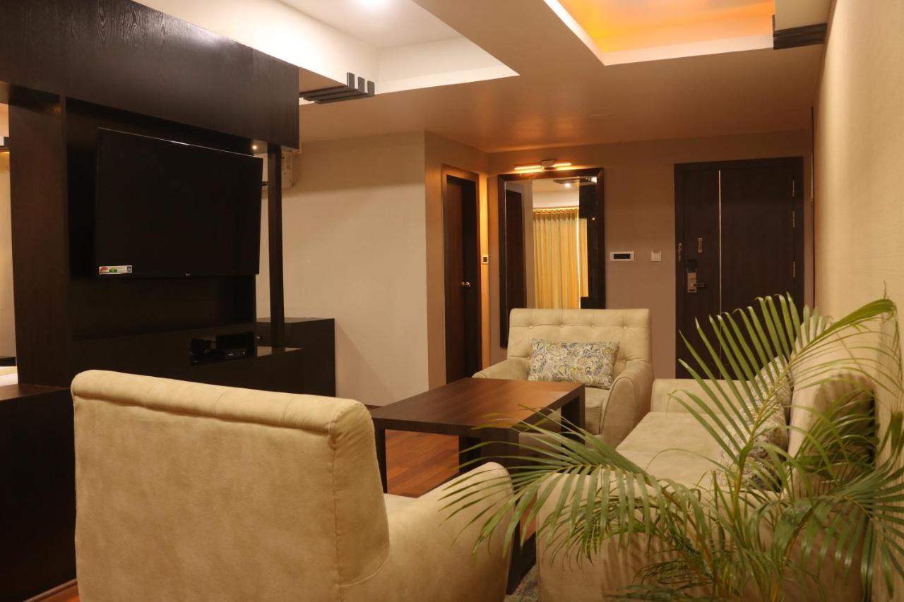 Hotel The Kalyaniz Ґувахаті Екстер'єр фото