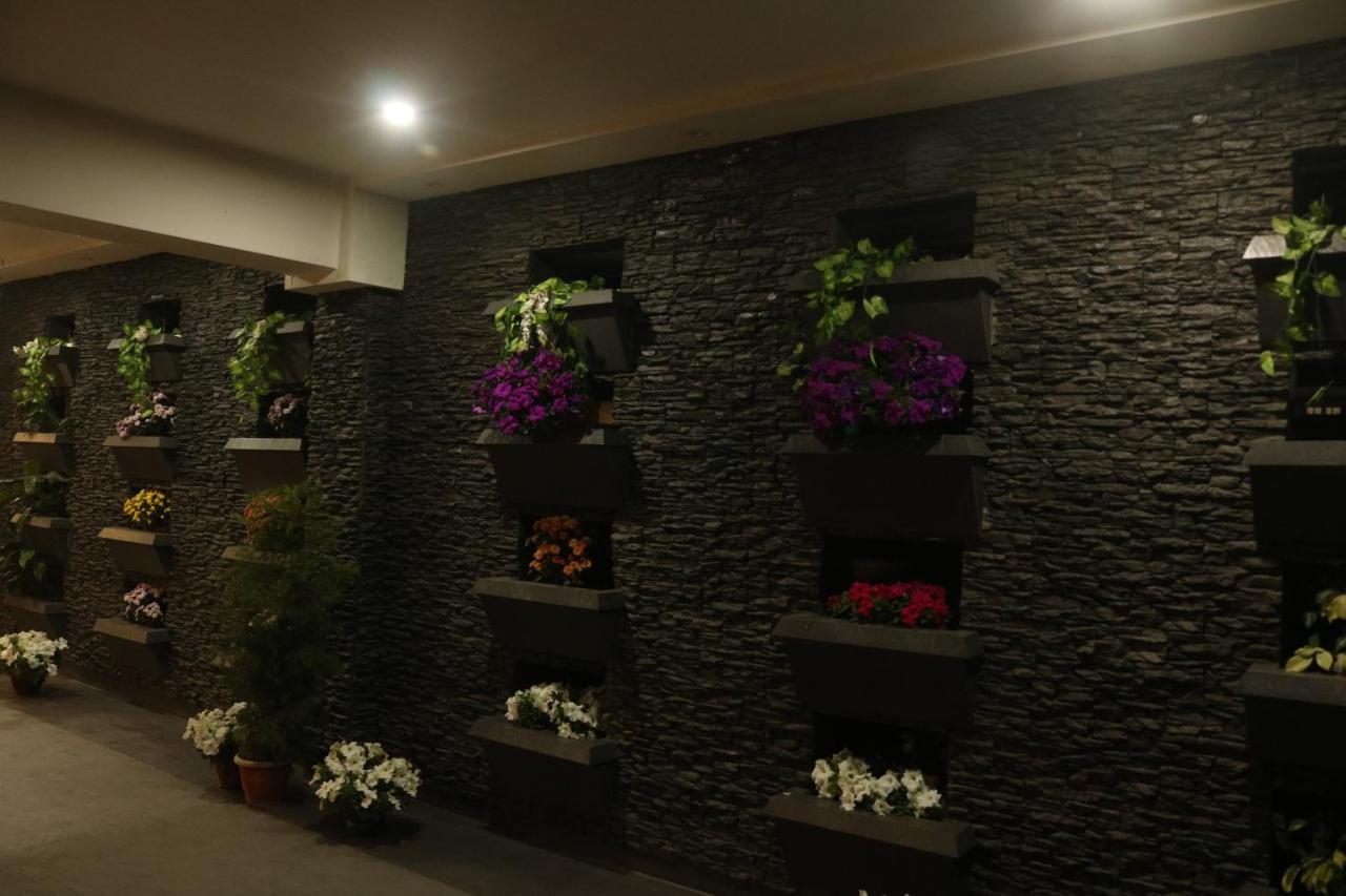 Hotel The Kalyaniz Ґувахаті Екстер'єр фото