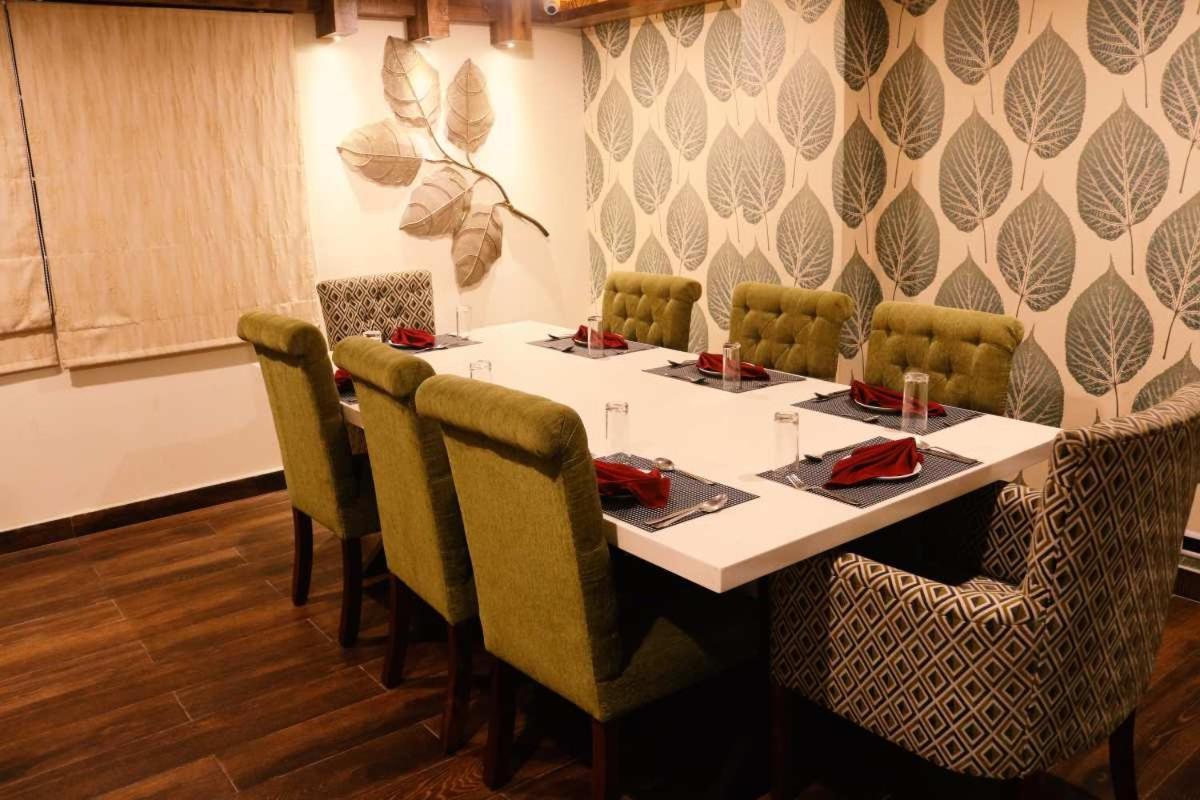 Hotel The Kalyaniz Ґувахаті Екстер'єр фото